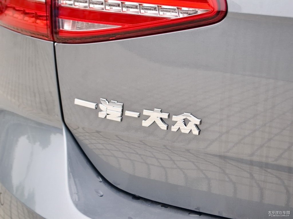 季風(fēng)灰高爾夫車(chē)尾外觀圖片
