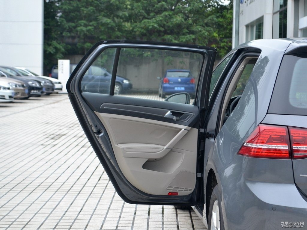 季風(fēng)灰高爾夫車廂內(nèi)飾圖片