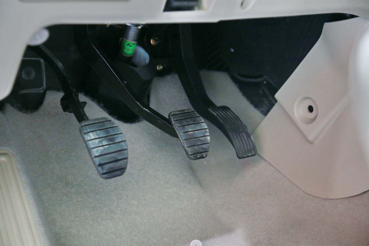 比亞迪M6車展高清大圖
