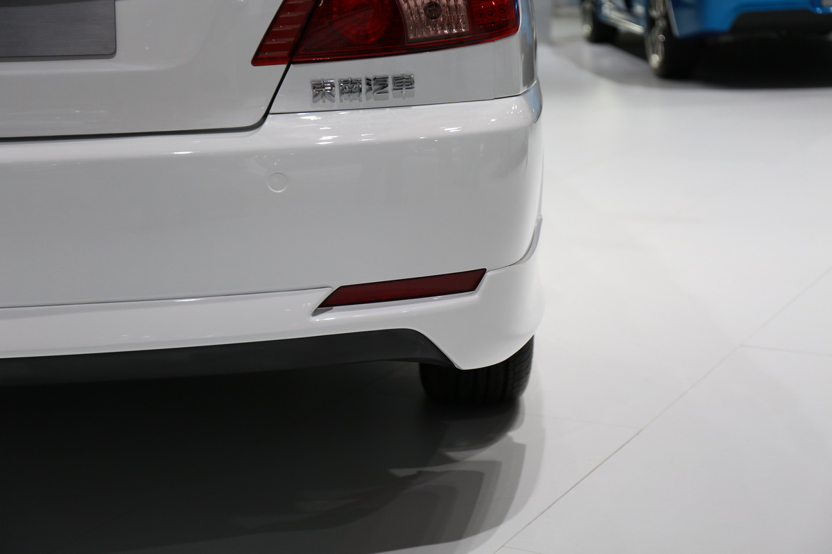 藍(lán)瑟車展高清大圖