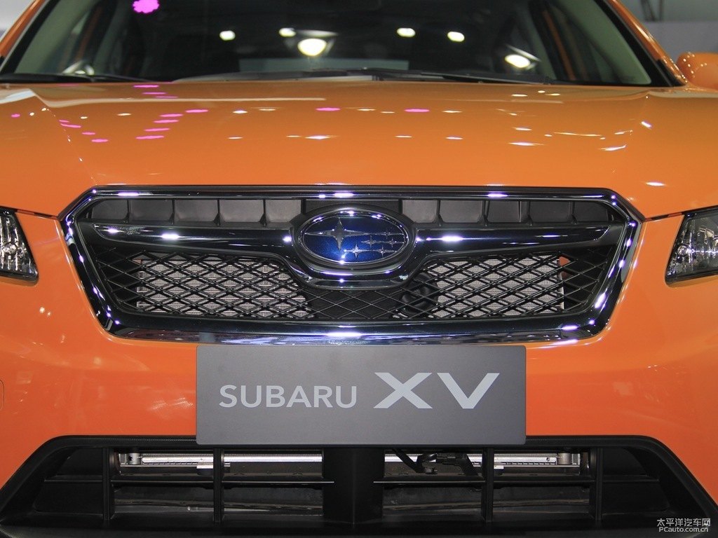 躍動(dòng)珠光橙斯巴魯XV車頭外觀圖片