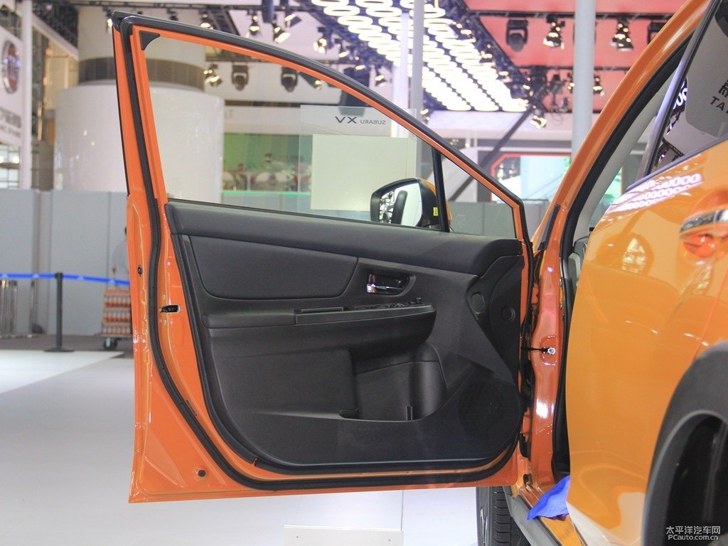 躍動珠光橙斯巴魯XV車廂內(nèi)飾圖片