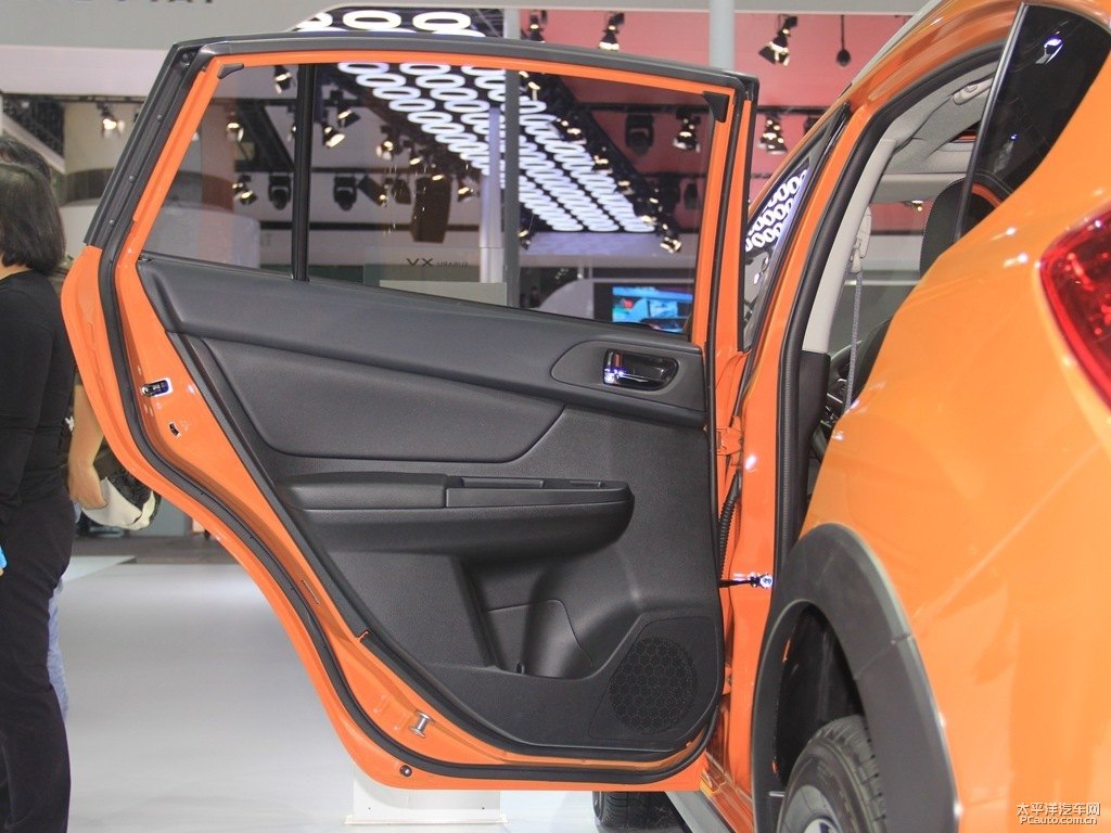 躍動(dòng)珠光橙斯巴魯XV車廂內(nèi)飾圖片