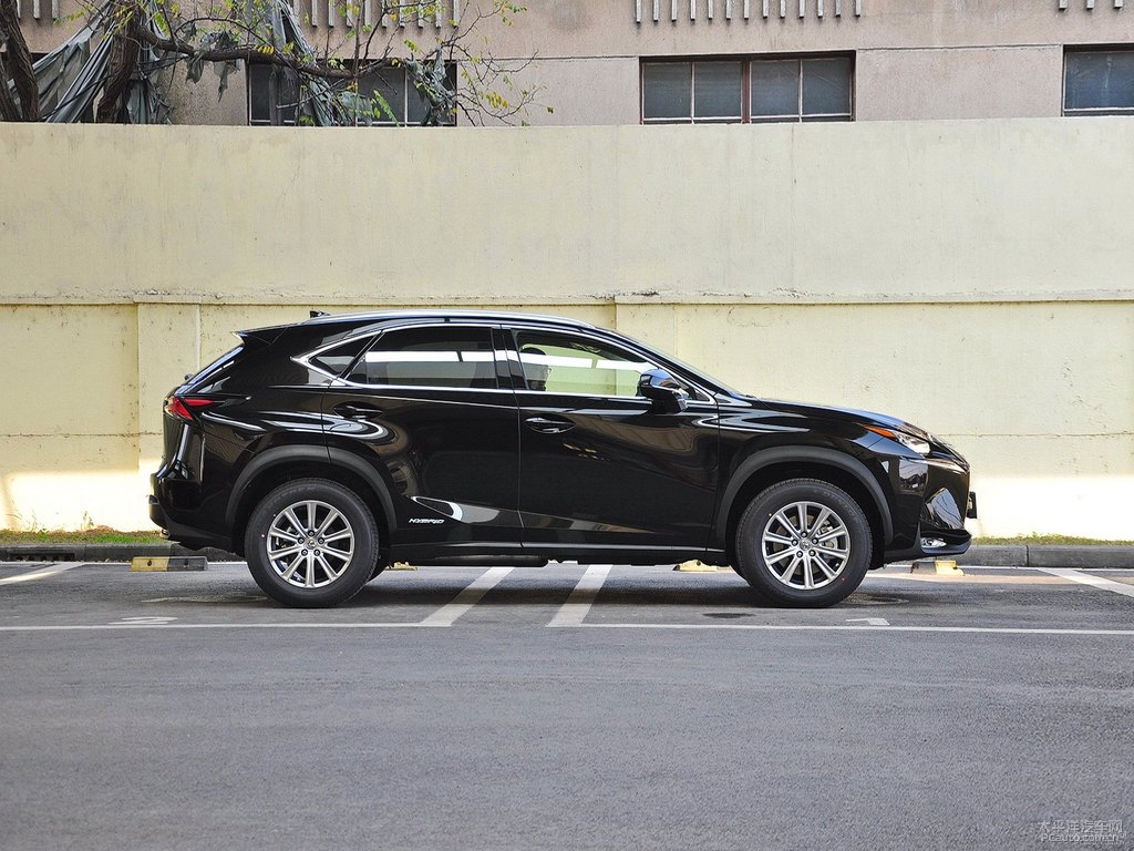 黑色雷克薩斯NX整車外觀外觀圖片