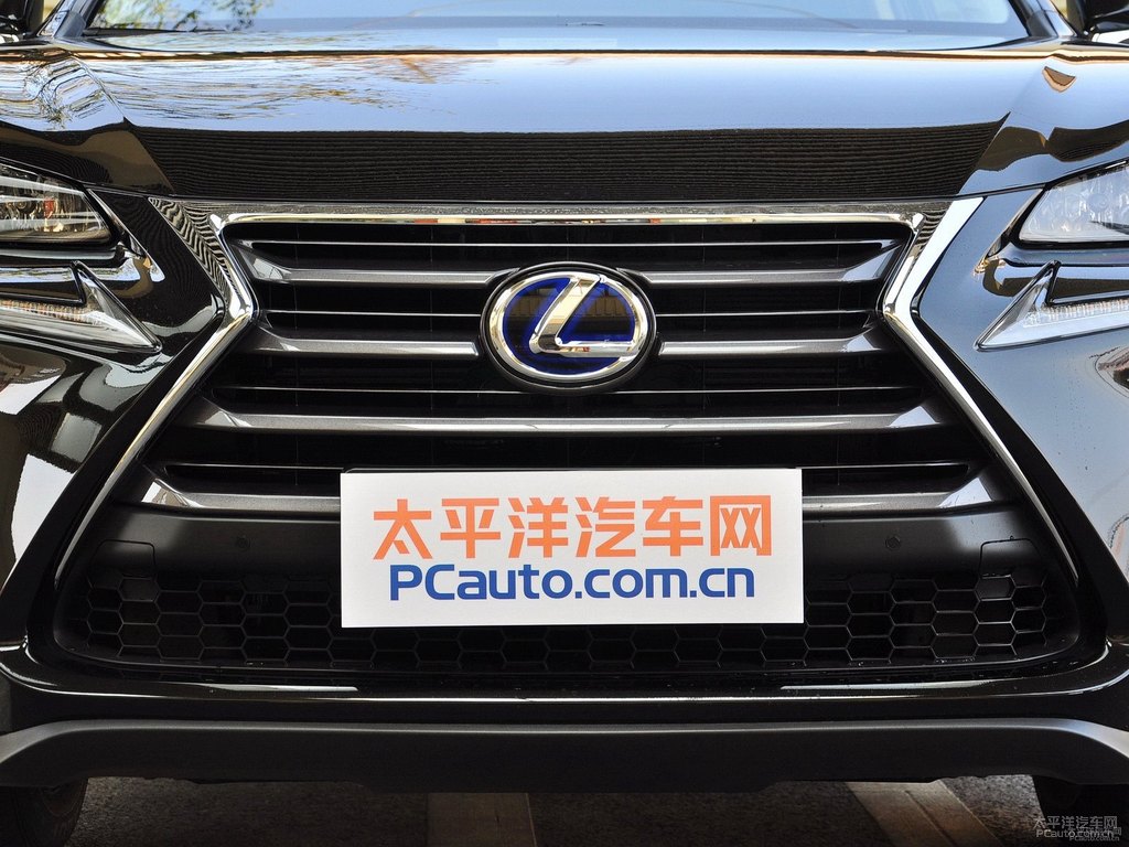 黑色雷克薩斯NX車頭外觀圖片