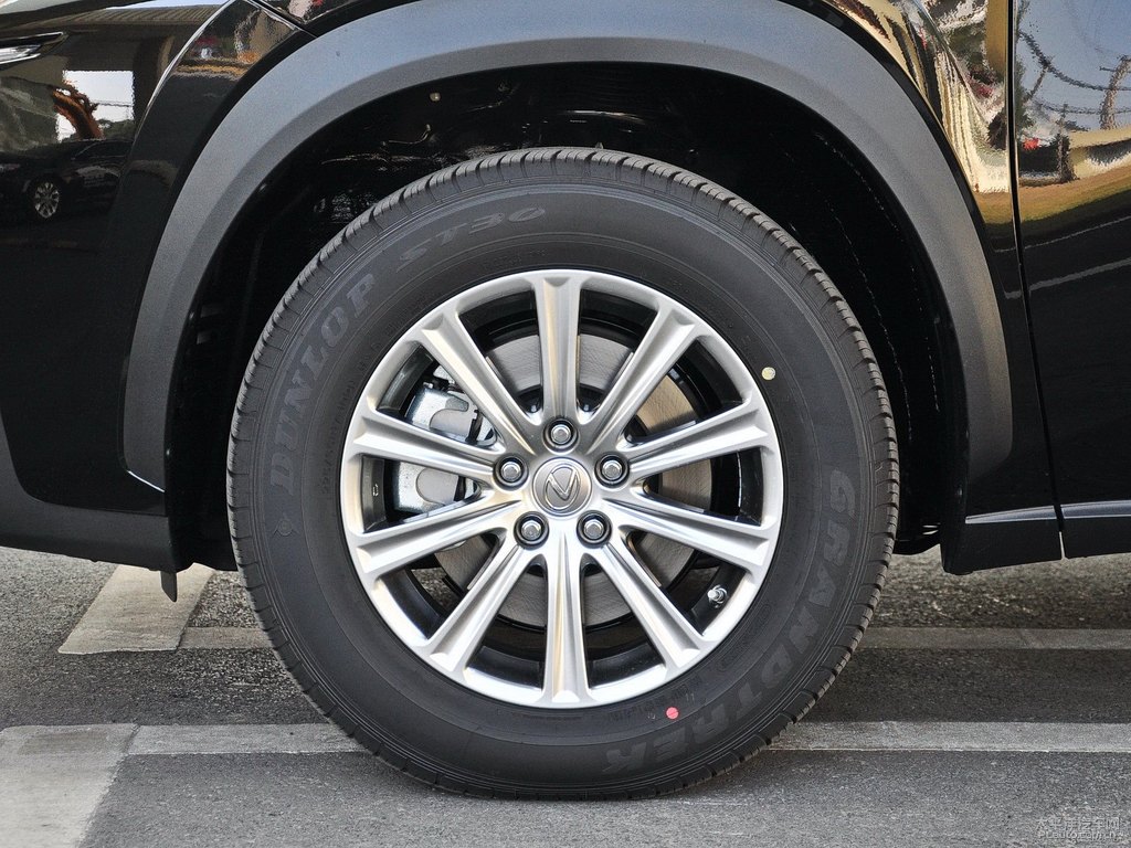 黑色雷克薩斯NX車(chē)身外觀圖片