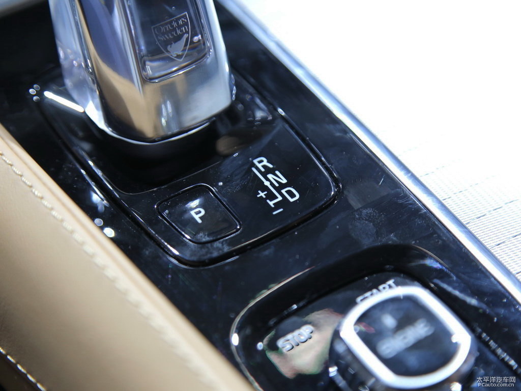 水晶白沃爾沃XC90新能源中控內(nèi)飾圖片