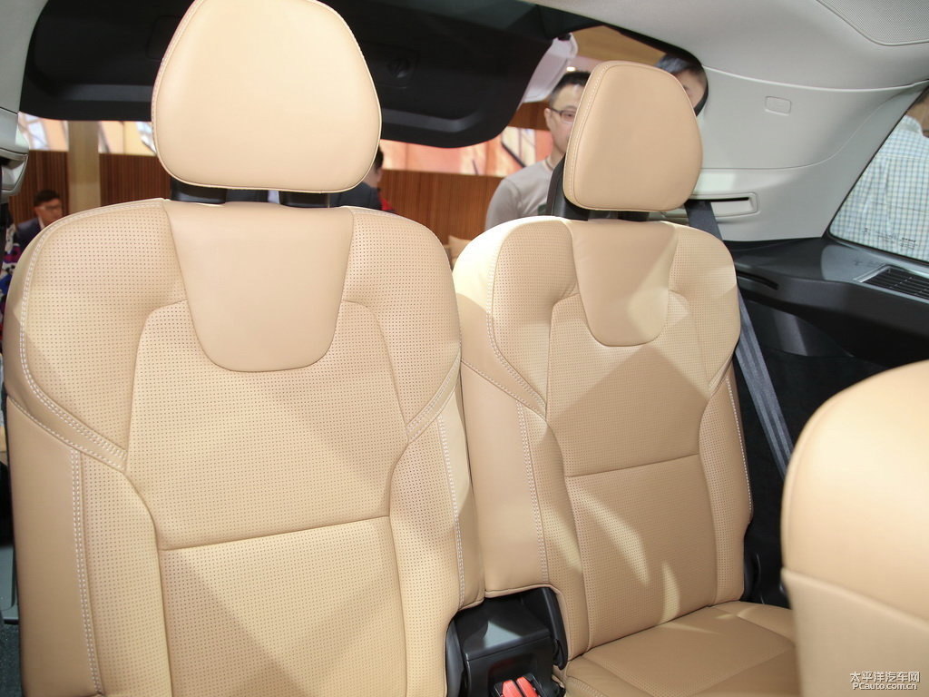 水晶白沃爾沃XC90新能源座椅內(nèi)飾圖片