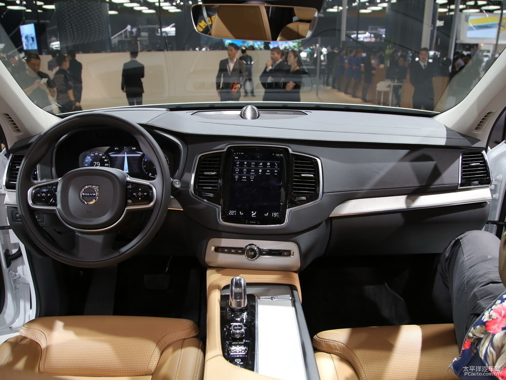水晶白沃爾沃XC90新能源中控內(nèi)飾圖片