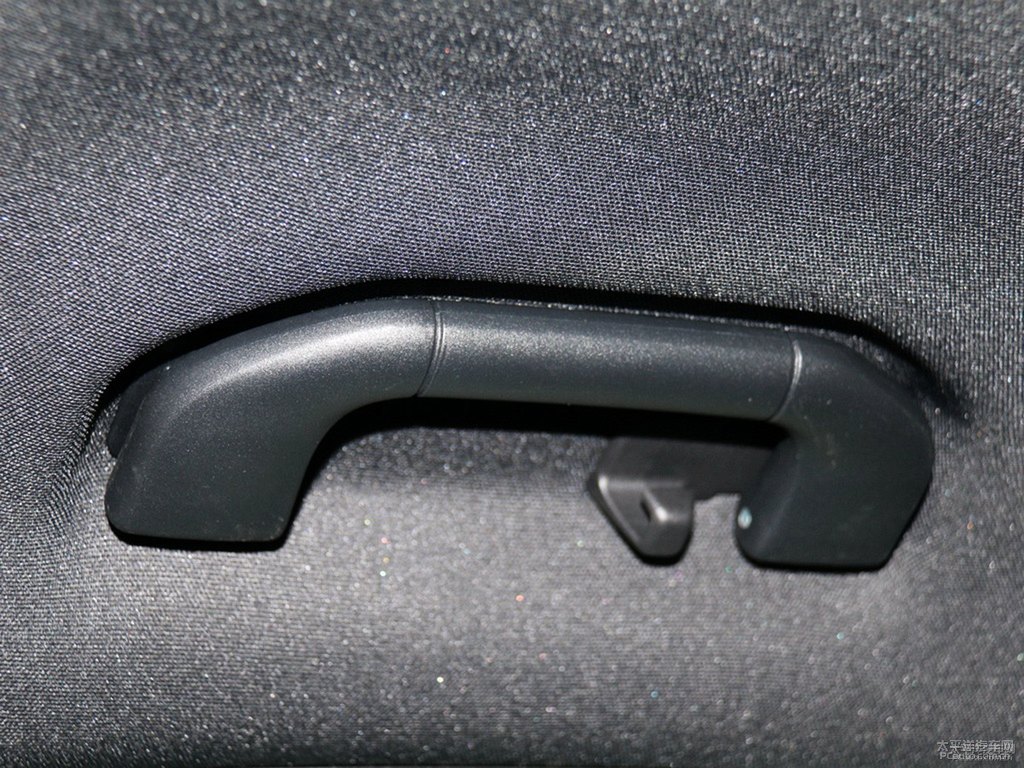 曜巖黑奔馳E級車廂內(nèi)飾圖片