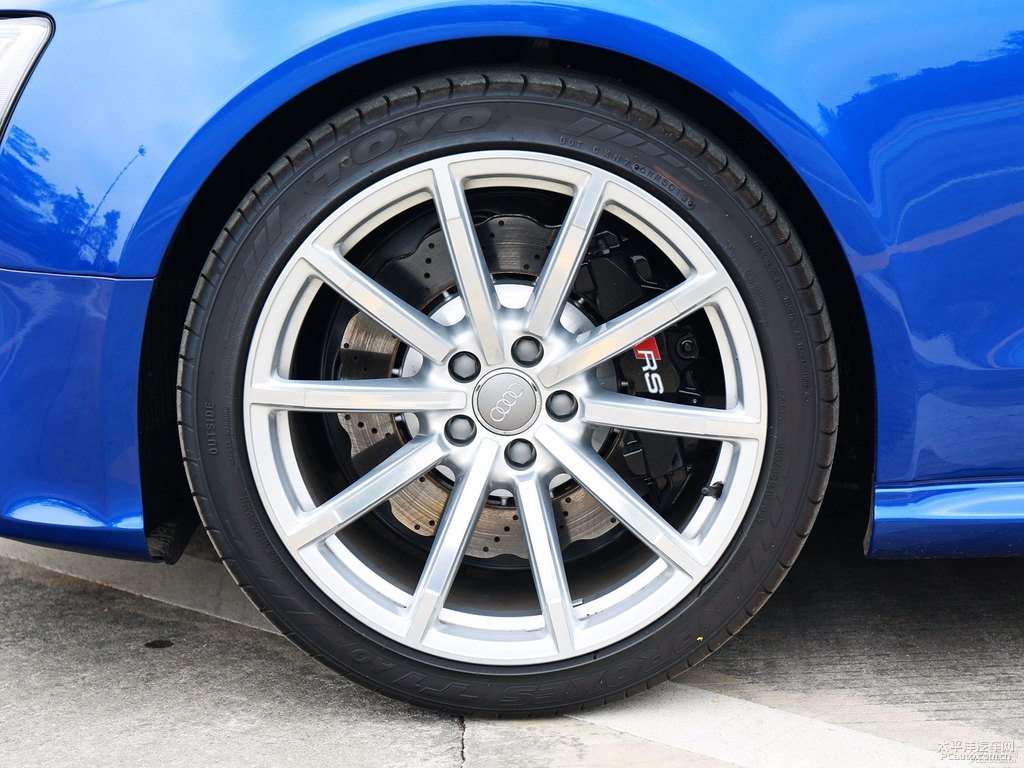 圣邦藍奧迪RS 5車身外觀圖片
