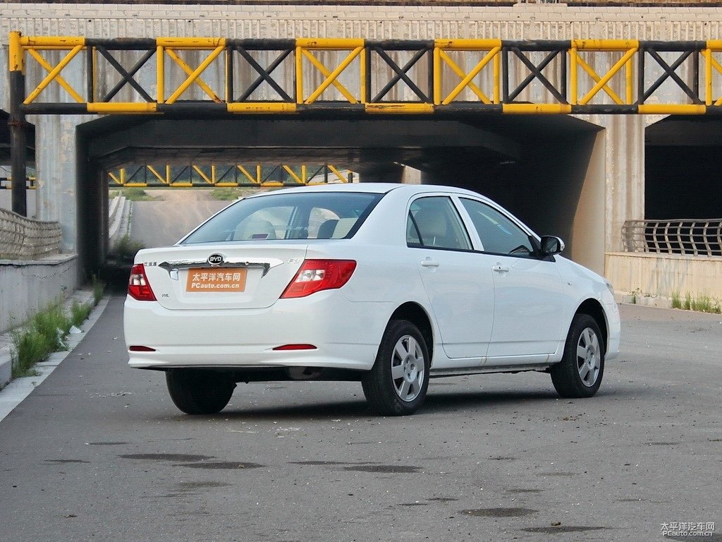 天山白比亞迪F3整車外觀外觀圖片