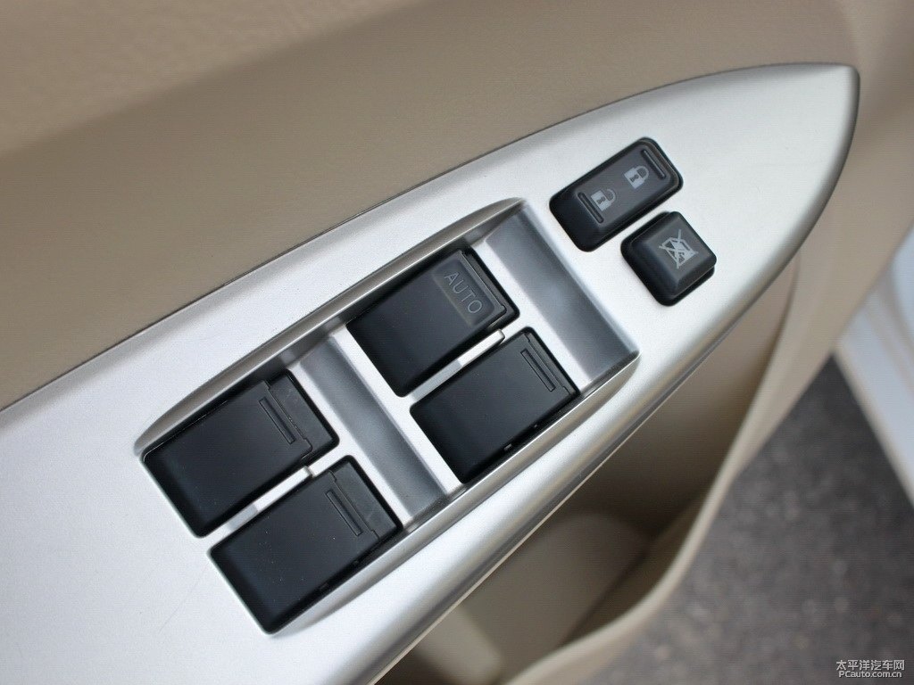天山白比亞迪F3車(chē)廂內(nèi)飾圖片