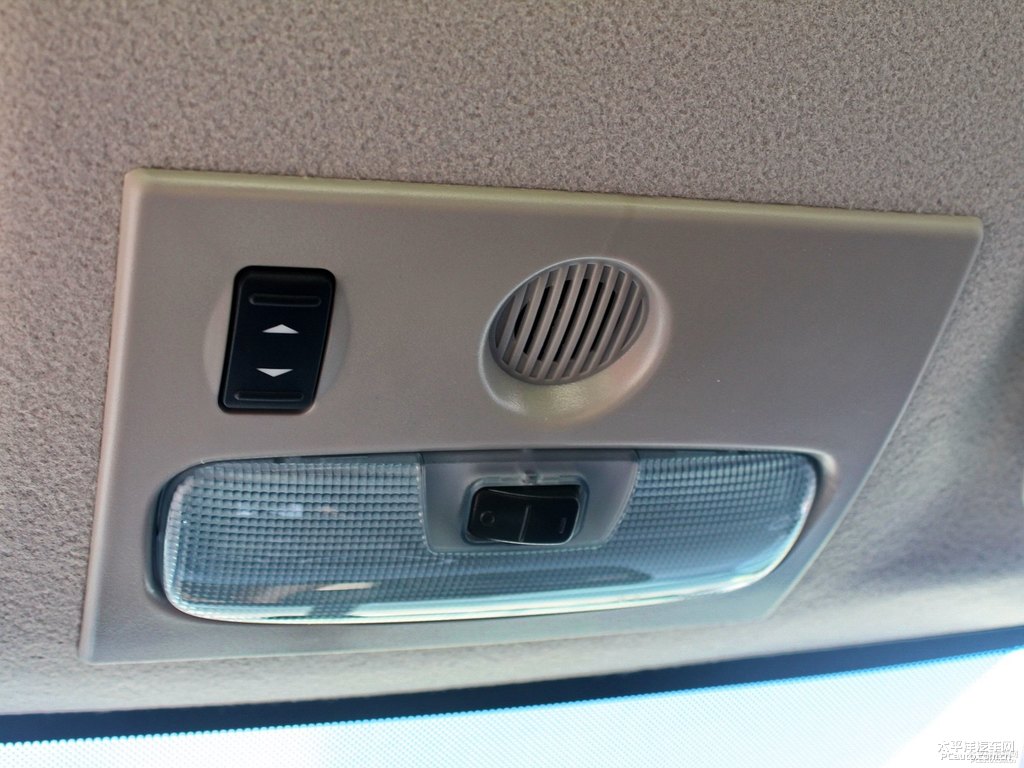 珍珠白福克斯車廂內(nèi)飾圖片