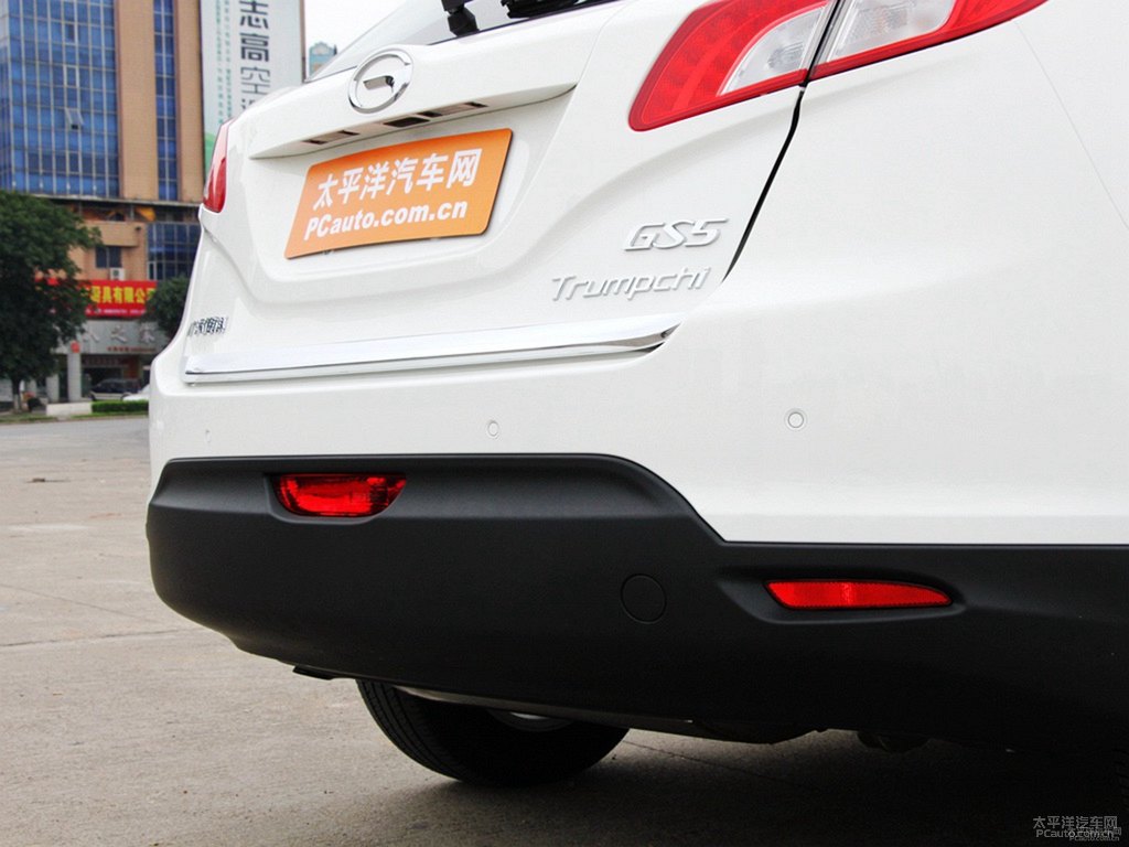 象牙白傳祺GS5車尾外觀圖片