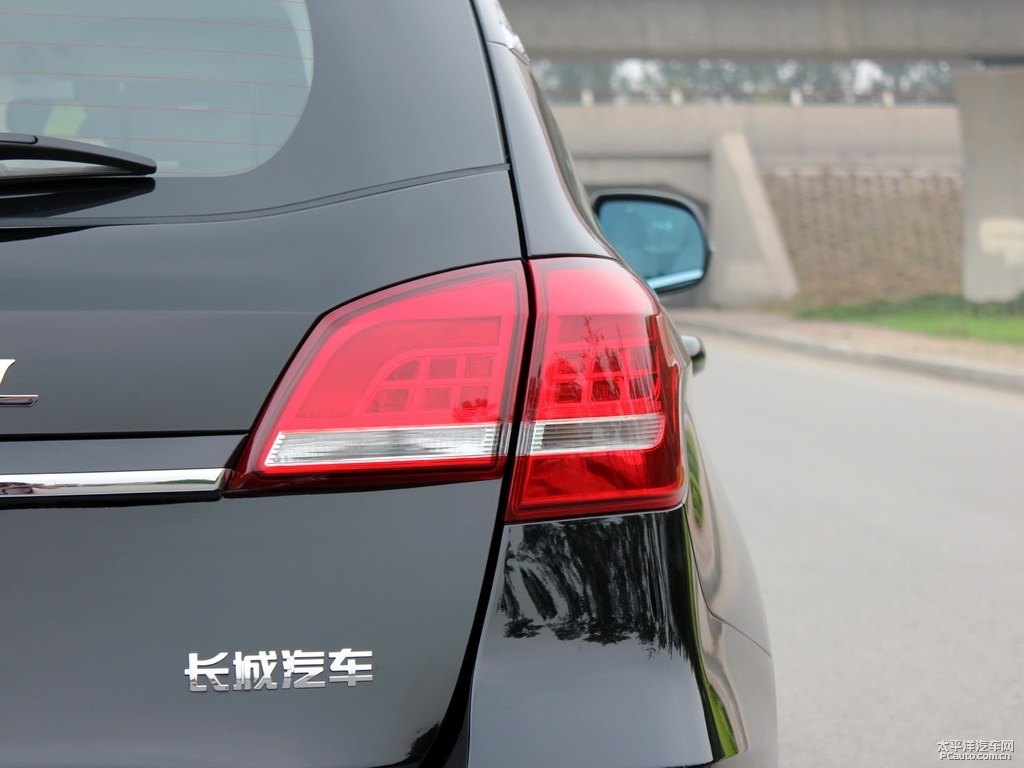 經(jīng)典黑哈弗H2車尾外觀圖片