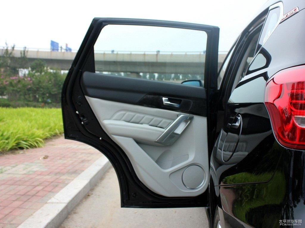 經(jīng)典黑哈弗H2車(chē)廂內(nèi)飾圖片