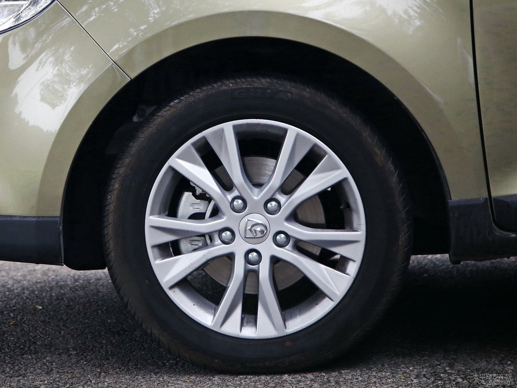 琥珀金寶駿730車身外觀圖片