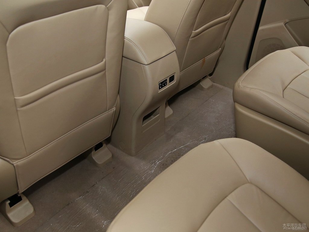 琥珀金寶駿730車廂內(nèi)飾圖片