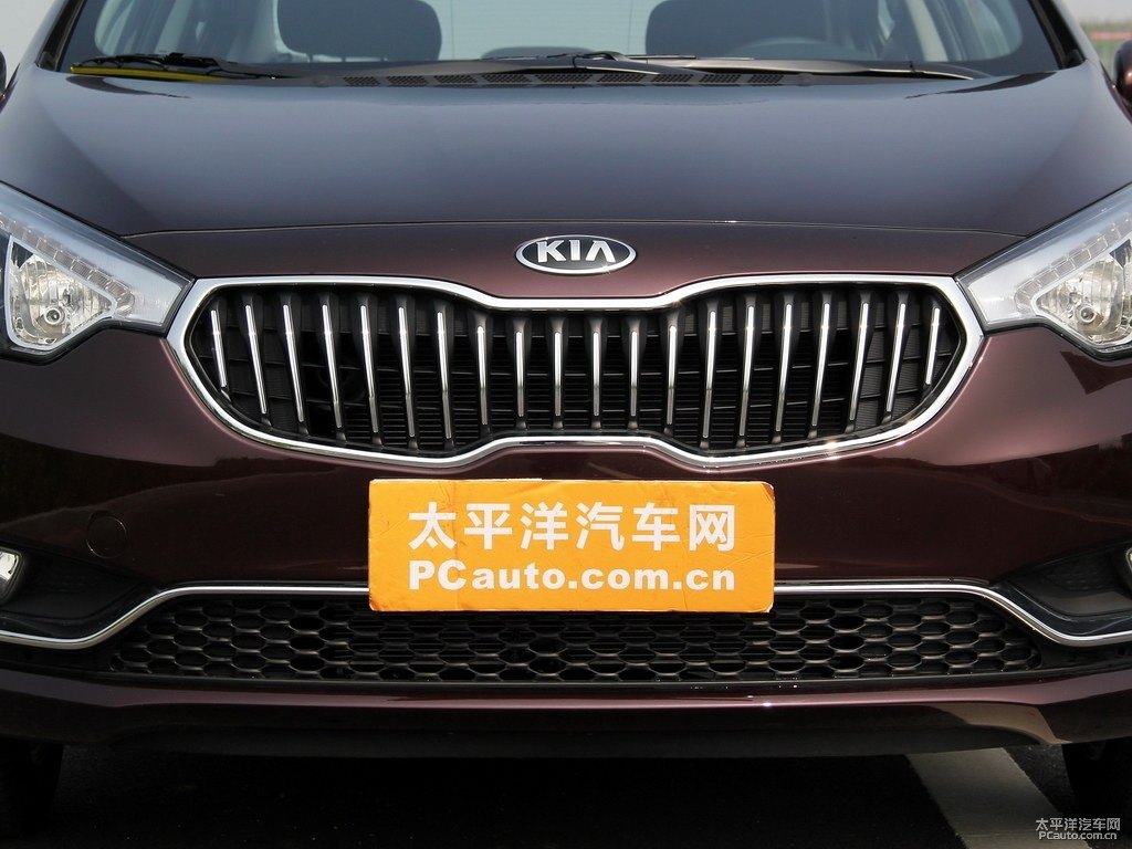暗櫻紅起亞K3車(chē)頭外觀圖片