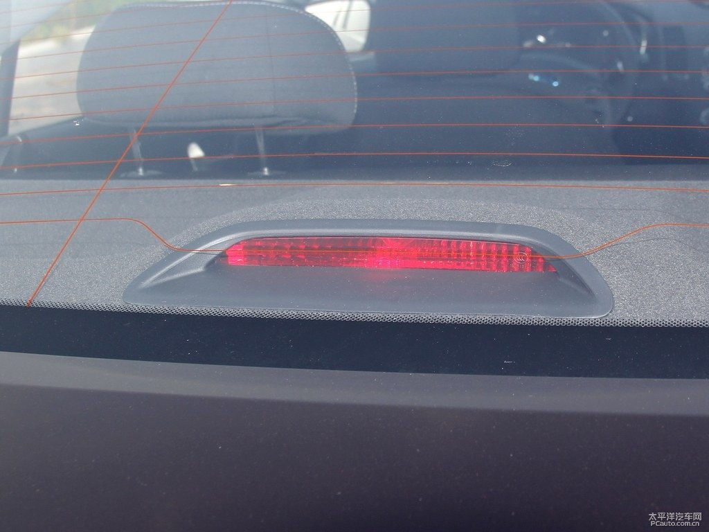 暗櫻紅起亞K3車(chē)尾外觀圖片