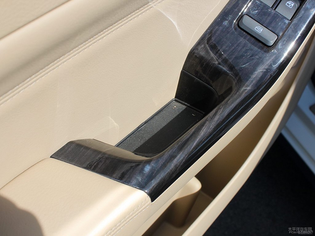 糖果白寶駿730車廂內(nèi)飾圖片