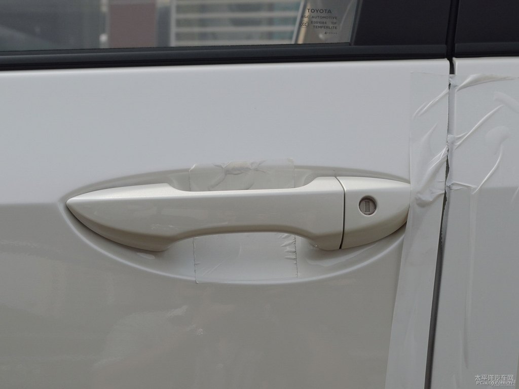珍珠白雷凌車身外觀圖片