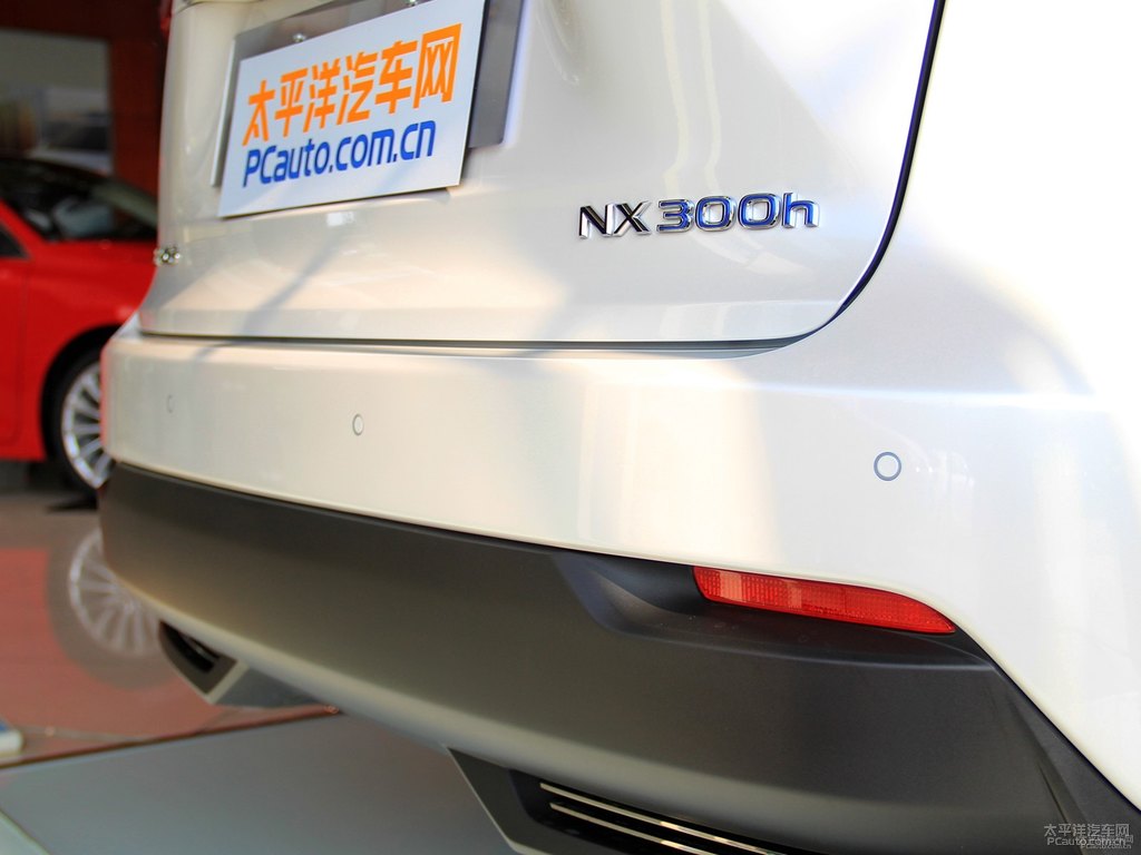 超音速石英白雷克薩斯NX車尾外觀圖片