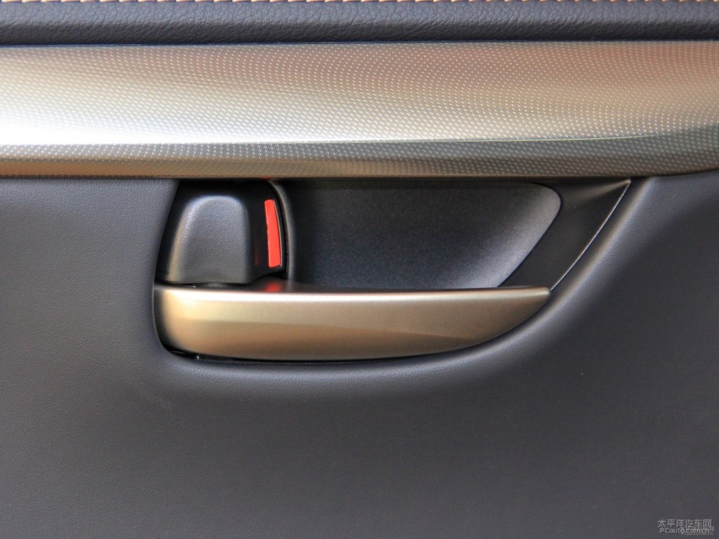 超音速石英白雷克薩斯NX車廂內(nèi)飾圖片