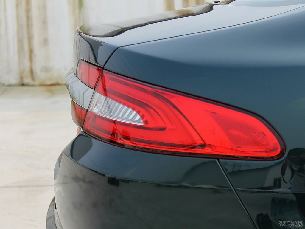 英國(guó)綠捷豹XF(進(jìn)口)車尾外觀圖片