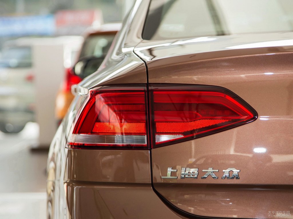 炫目金凌渡車尾外觀圖片
