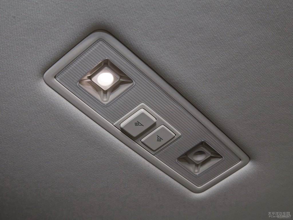 炫目金凌渡車廂內(nèi)飾圖片