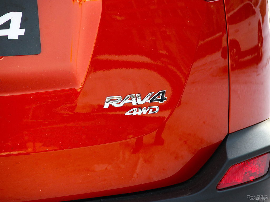 橙色RAV4榮放車尾外觀圖片