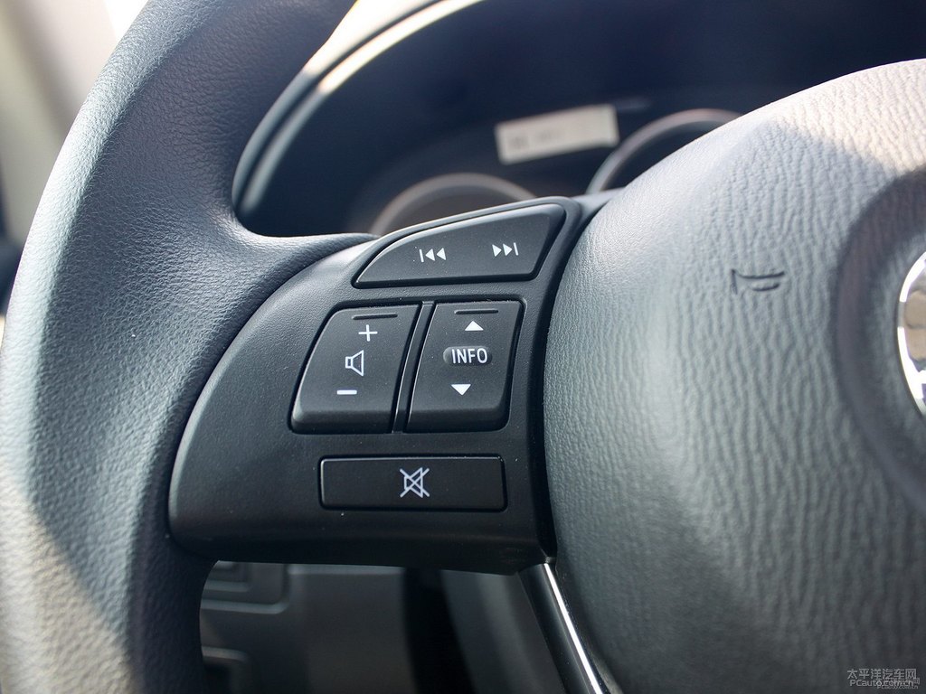 炫亮銀馬自達CX-5中控內(nèi)飾圖片