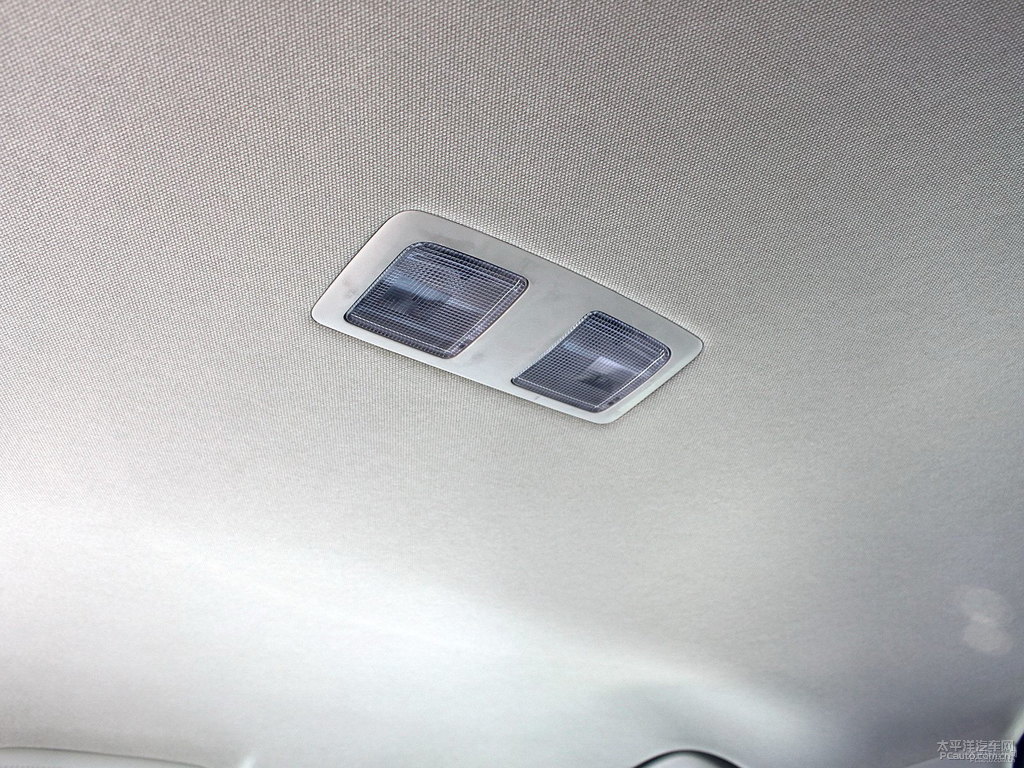 炫亮銀馬自達(dá)CX-5車廂內(nèi)飾圖片
