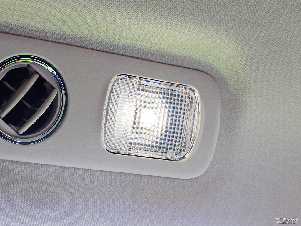 珍珠白奧德賽車廂內(nèi)飾圖片