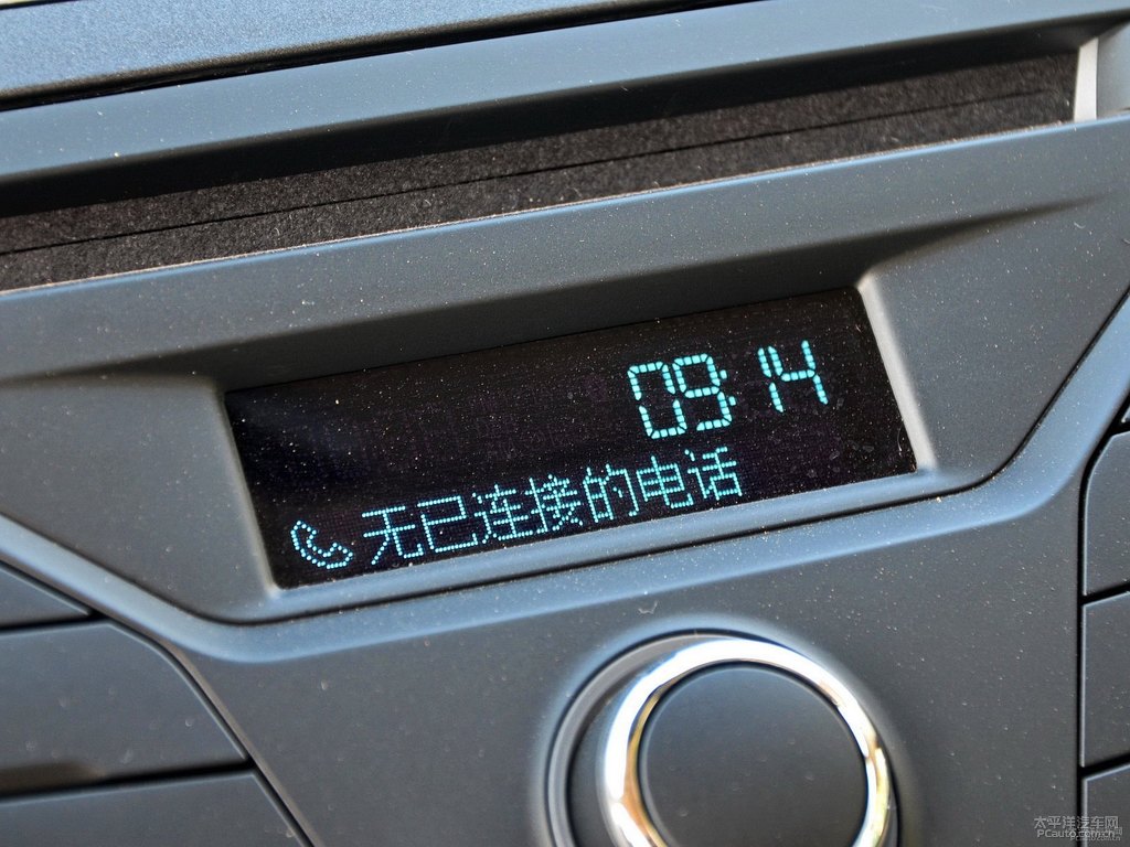典雅白福睿斯中控內(nèi)飾圖片