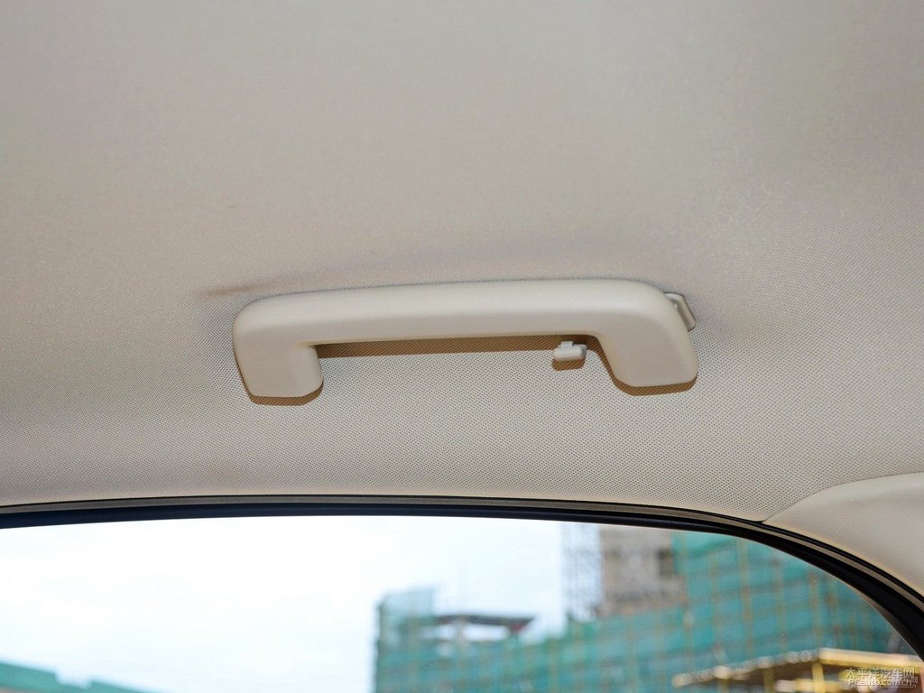 典雅白福睿斯車廂內(nèi)飾圖片