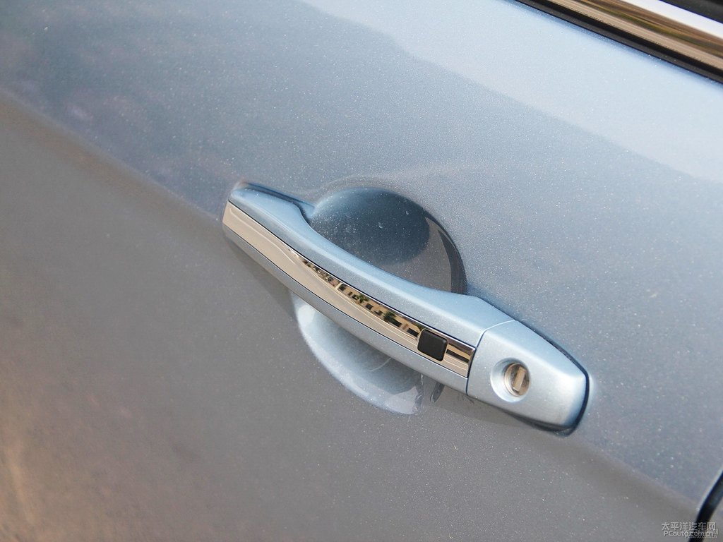 海洋藍新帝豪車身外觀圖片