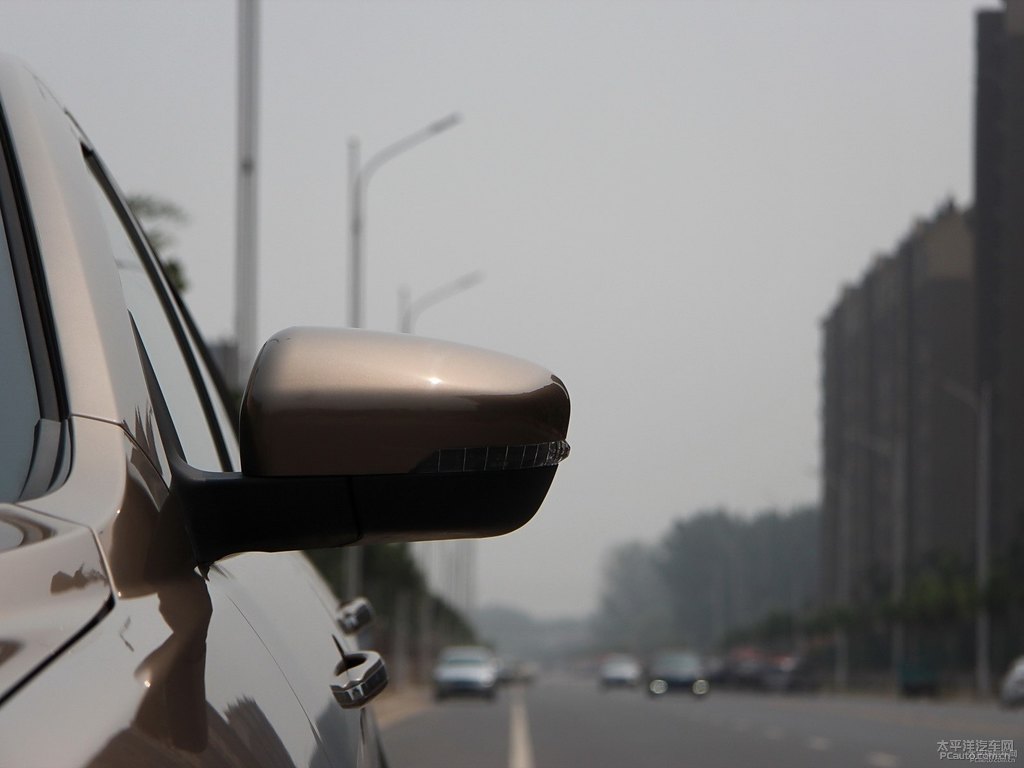 琥珀金新帝豪車身外觀圖片