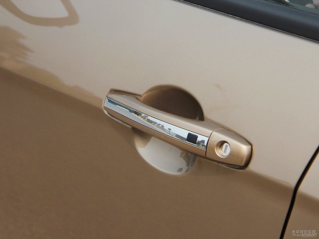 琥珀金新帝豪車身外觀圖片