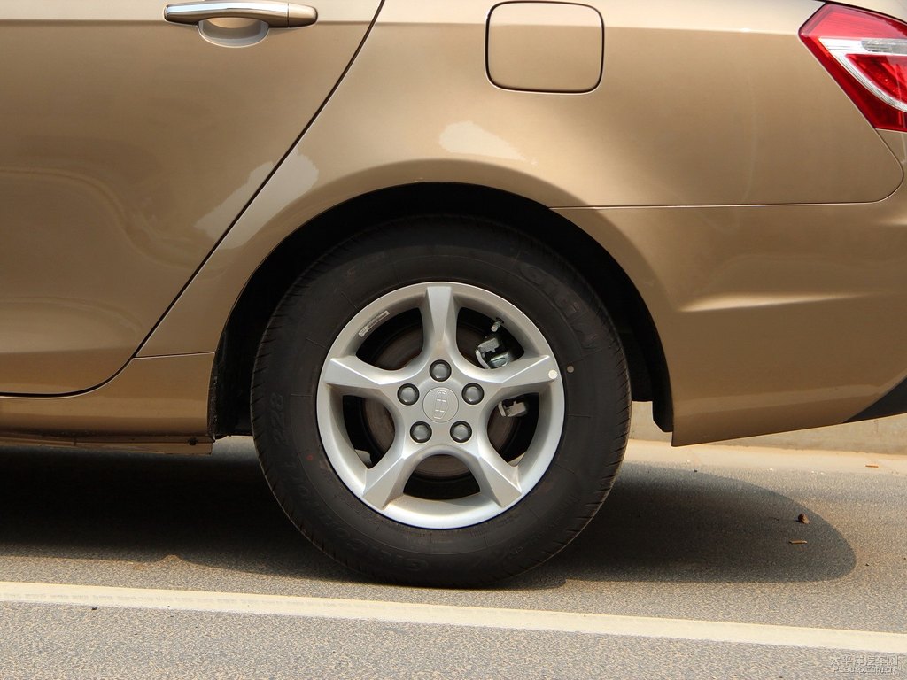 琥珀金新帝豪車身外觀圖片