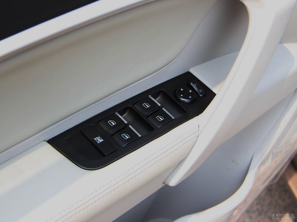 琥珀金新帝豪車廂內(nèi)飾圖片