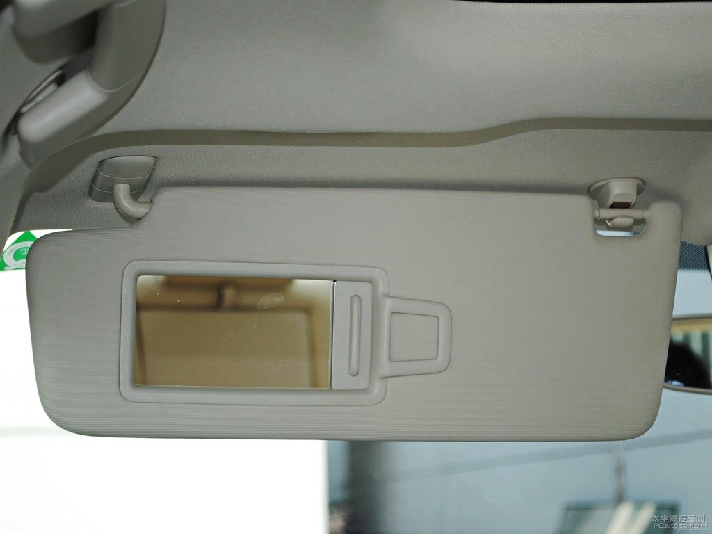 炫目金凌渡車廂內(nèi)飾圖片