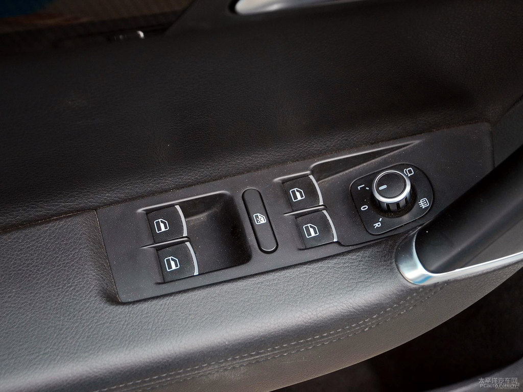 糖果白邁騰車廂內(nèi)飾圖片