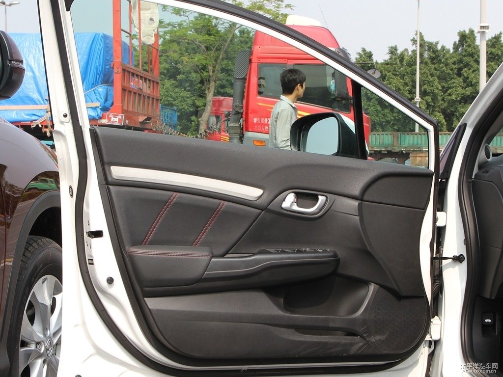 塔夫綢白思域車廂內(nèi)飾圖片