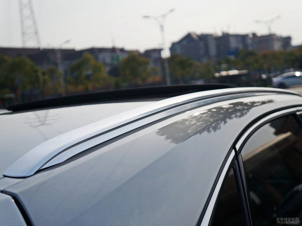白金灰雷克薩斯NX車身外觀圖片