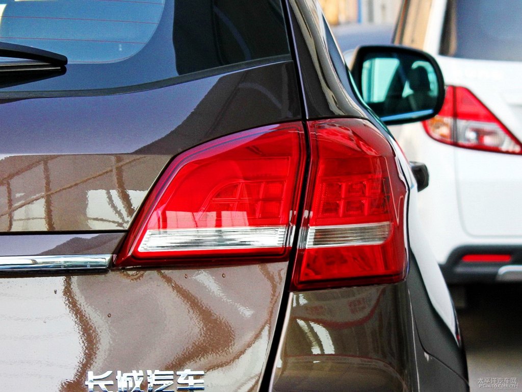 睿智棕哈弗H2車尾外觀圖片