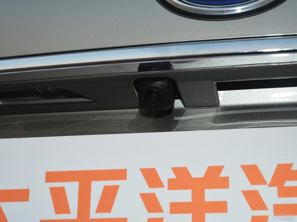 超音速鈦銀雷克薩斯NX車尾外觀圖片