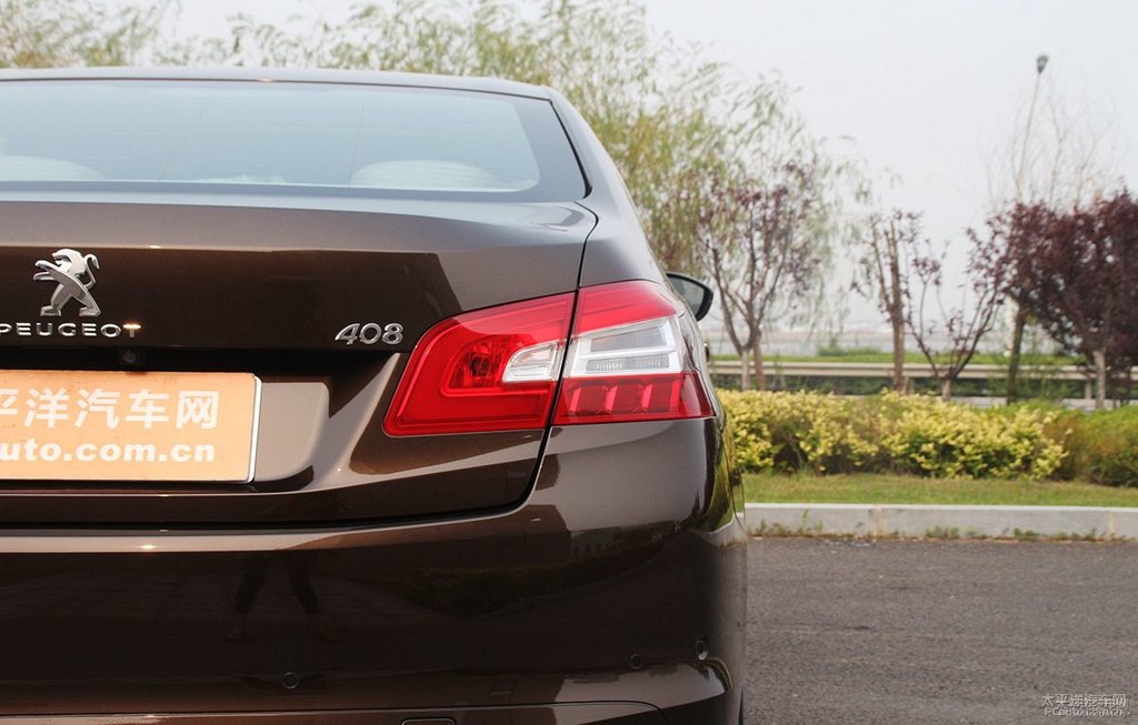 松木棕標(biāo)致408車尾外觀圖片